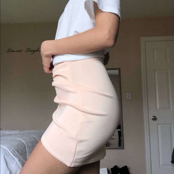 Boohoo pink ruched bodycon skirt - Picture 3 of 5